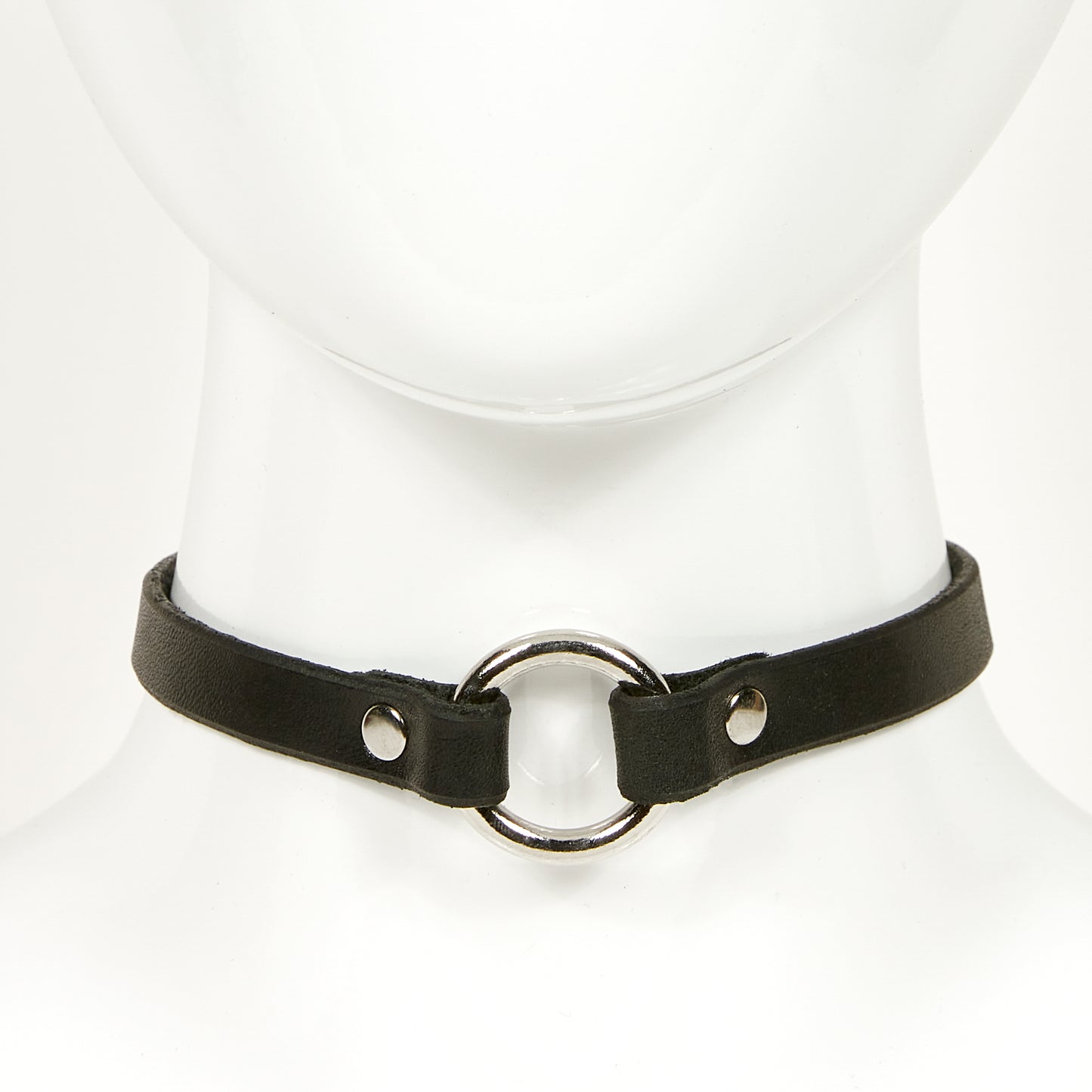O-RING CHOKER SLIM front view of a black leather necklace with silver circular ring, attached with silver rivets