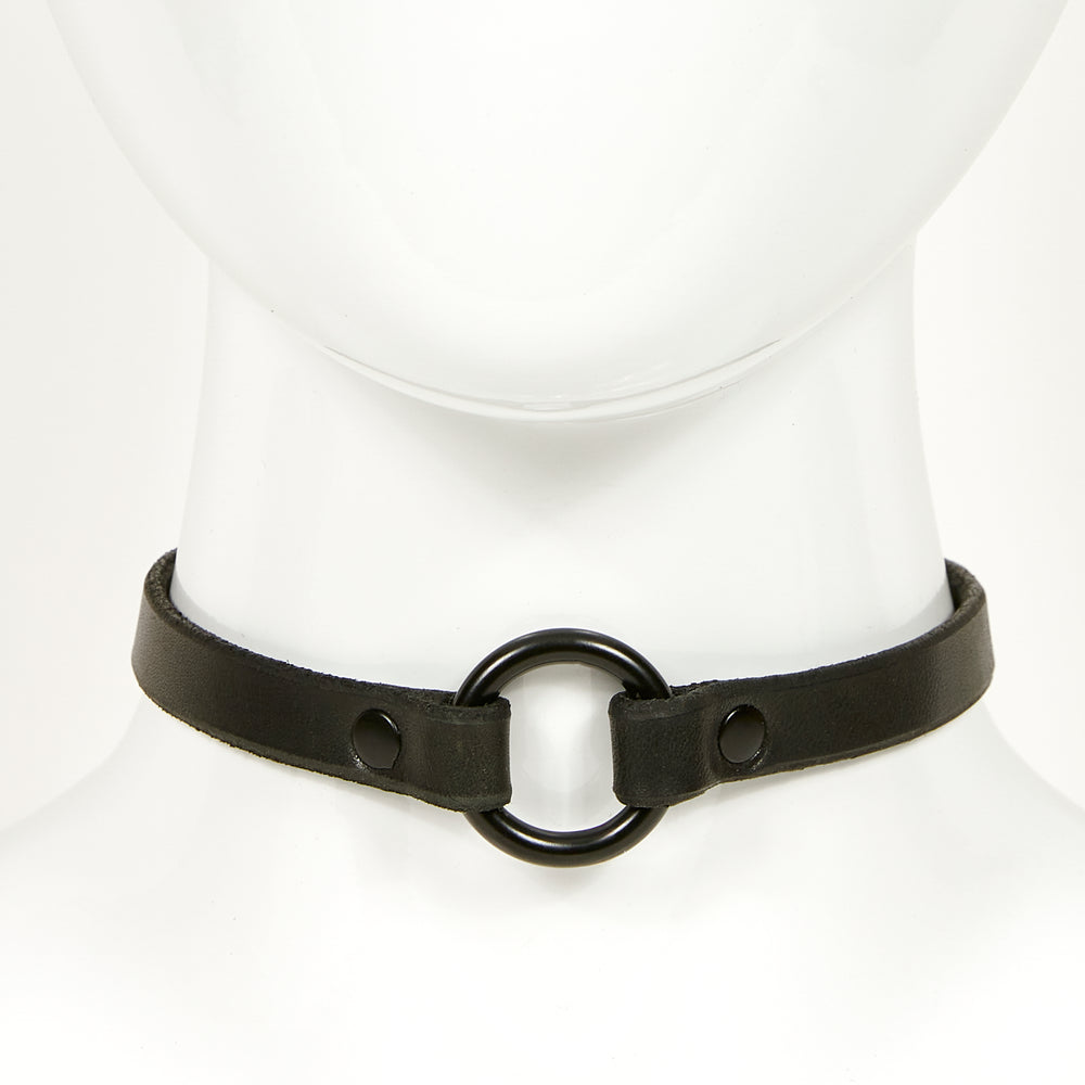 
                  
                    O-RING CHOKER SLIM front view of a black leather necklace with black circular ring, attached with black rivets
                  
                