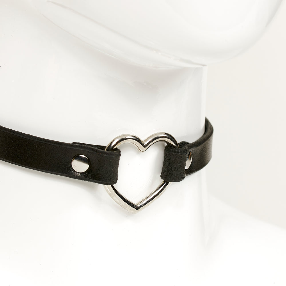 
                  
                    heart choker black silver closeup
                  
                