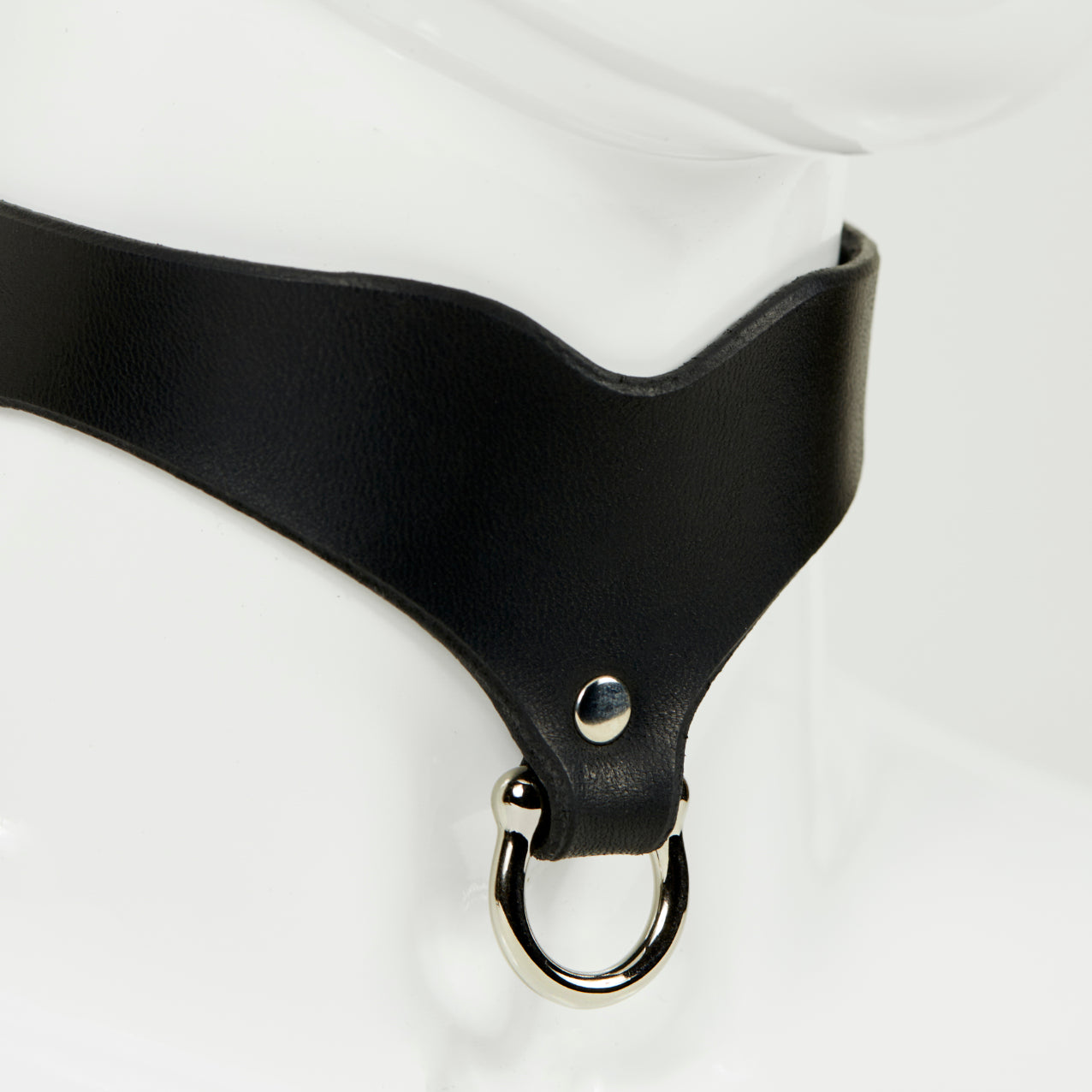 closeup front view of black curvy collar FREYA with bit-style d-ring in silver, rivited to bottom front of collar 